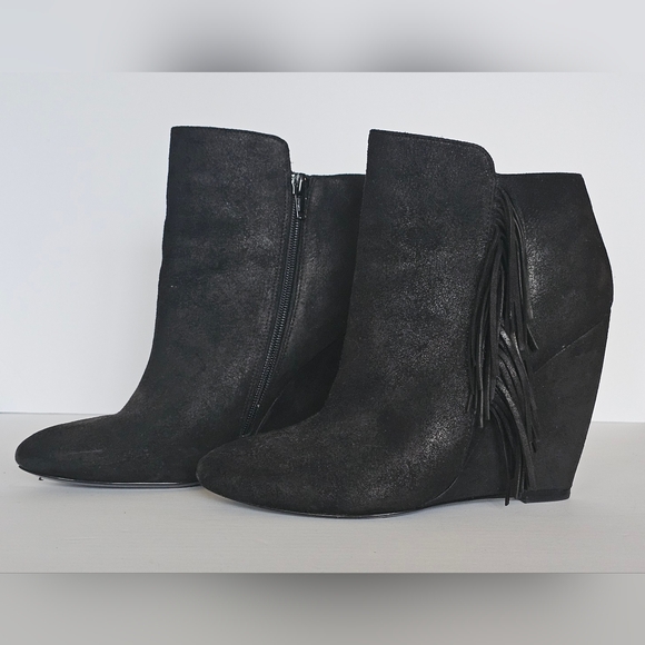 Charles David Genuine Suede Wedge Booties With Fringe On The Outer Side. Black. - Picture 5 of 9